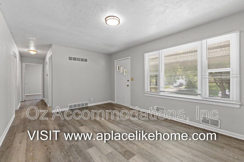 🚨PRICE DROP‼️ 9811 Marsh Ave Kansas City, MO 64134 property image