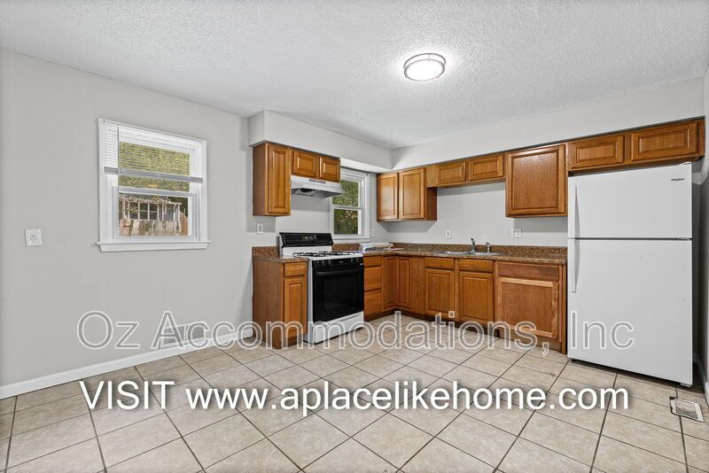 🚨PRICE DROP‼️ 9811 Marsh Ave Kansas City, MO 64134 property image