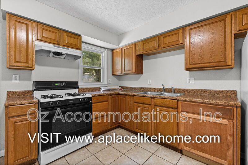 🚨PRICE DROP‼️ 9811 Marsh Ave Kansas City, MO 64134 property image