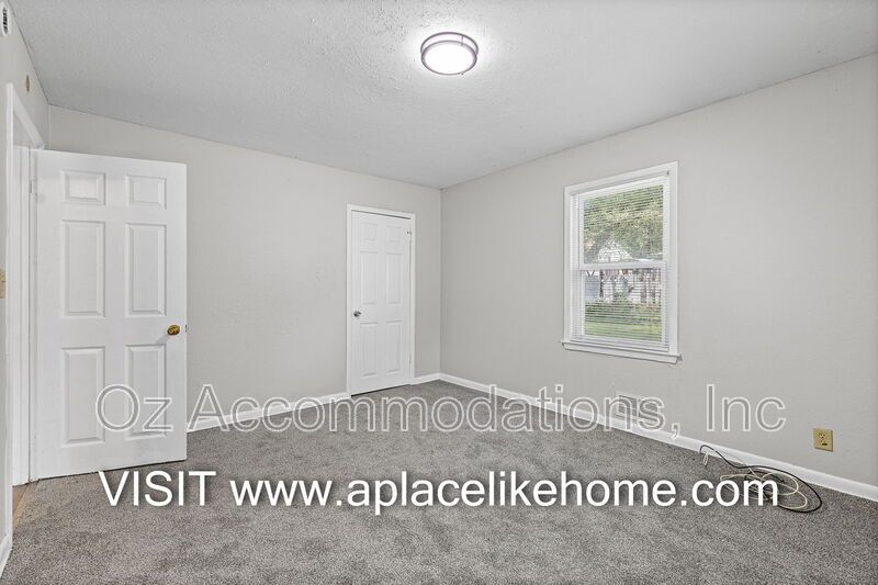 🚨PRICE DROP‼️ 9811 Marsh Ave Kansas City, MO 64134 property image