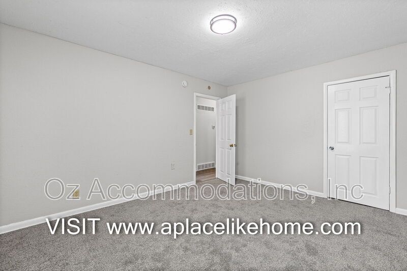 🚨PRICE DROP‼️ 9811 Marsh Ave Kansas City, MO 64134 property image