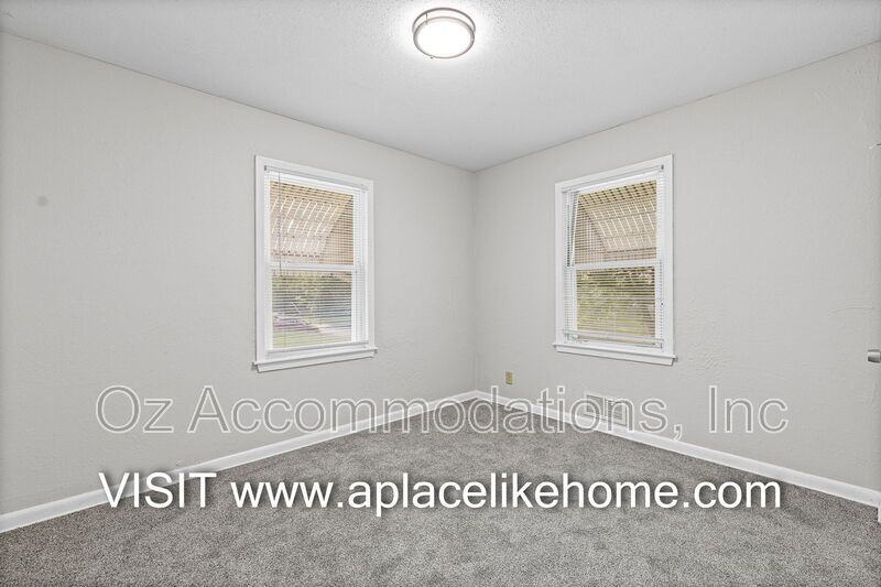 🚨PRICE DROP‼️ 9811 Marsh Ave Kansas City, MO 64134 property image