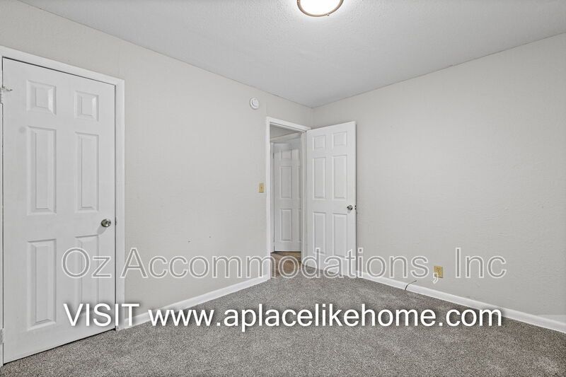 🚨PRICE DROP‼️ 9811 Marsh Ave Kansas City, MO 64134 property image