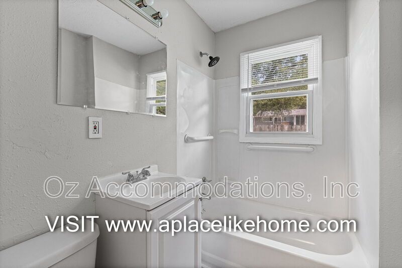 🚨PRICE DROP‼️ 9811 Marsh Ave Kansas City, MO 64134 property image