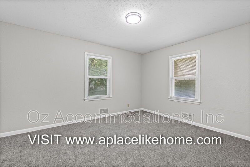 🚨PRICE DROP‼️ 9811 Marsh Ave Kansas City, MO 64134 property image
