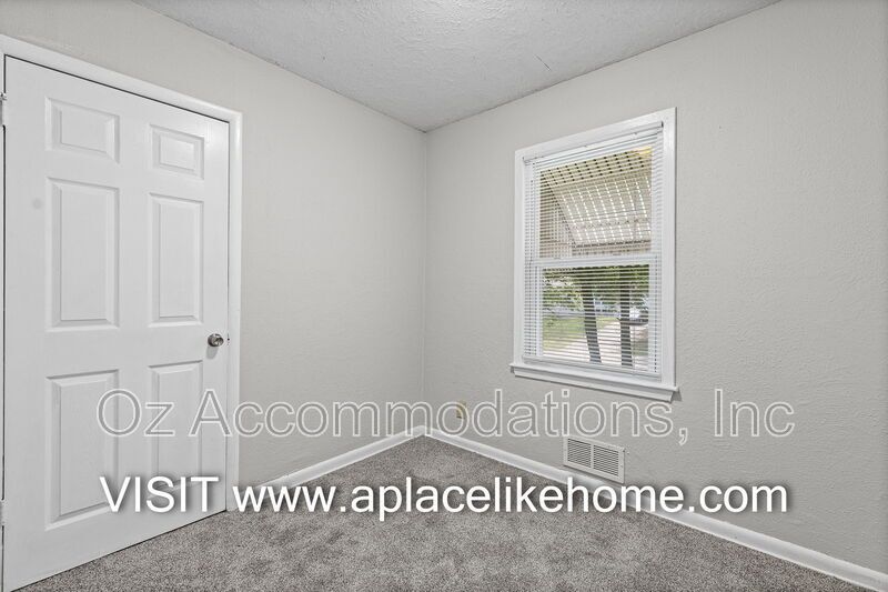 🚨PRICE DROP‼️ 9811 Marsh Ave Kansas City, MO 64134 property image