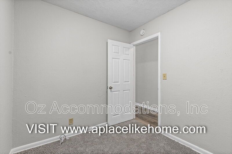 🚨PRICE DROP‼️ 9811 Marsh Ave Kansas City, MO 64134 property image