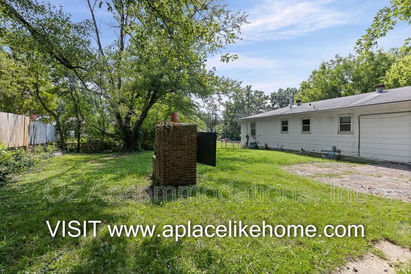 🚨PRICE DROP‼️ 9811 Marsh Ave Kansas City, MO 64134 property image