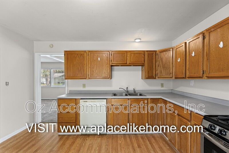 11414 Norton Ave, Kansas City, MO 64137 property image