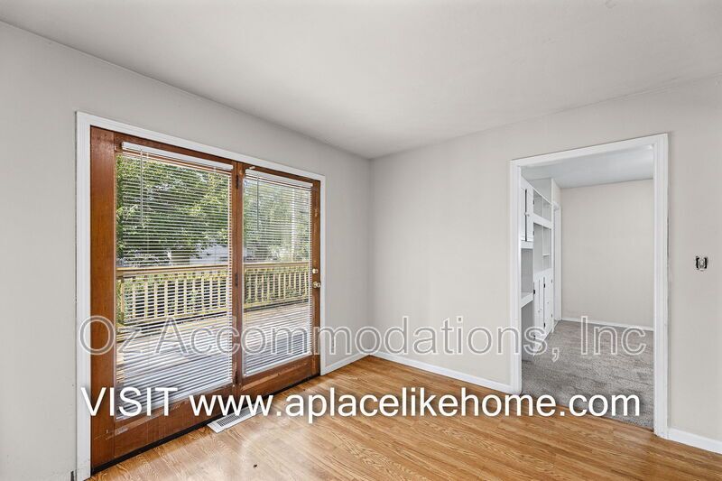 11414 Norton Ave, Kansas City, MO 64137 property image