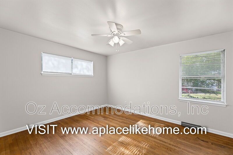 11414 Norton Ave, Kansas City, MO 64137 property image