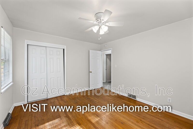 11414 Norton Ave, Kansas City, MO 64137 property image