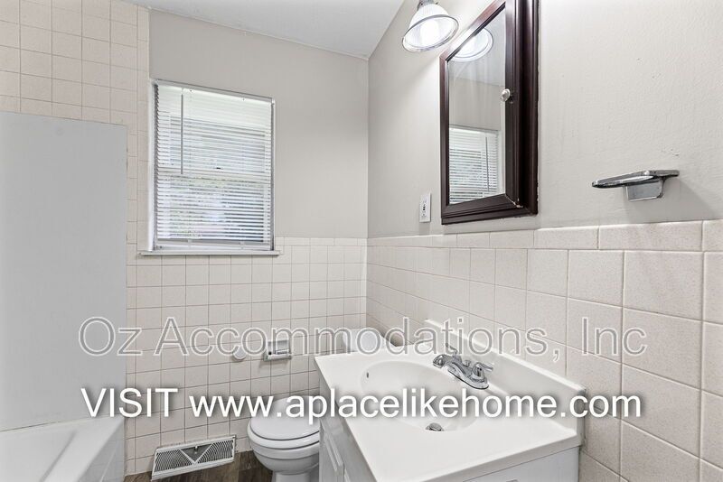 11414 Norton Ave, Kansas City, MO 64137 property image