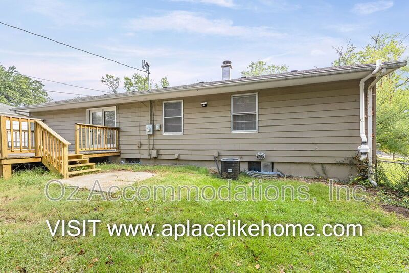 11414 Norton Ave, Kansas City, MO 64137 property image