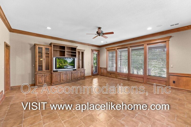 16690 Country Club Ct property image