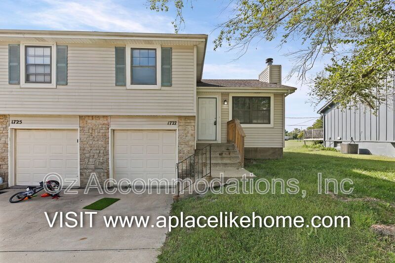 Available Now! | 1727 W Spruce St, Olathe, KS 66061 property image