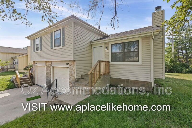 Available Now! | 1727 W Spruce St, Olathe, KS 66061 property image