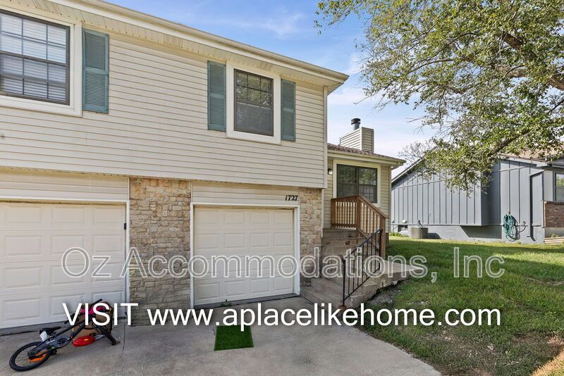 Available Now! | 1727 W Spruce St, Olathe, KS 66061 property image