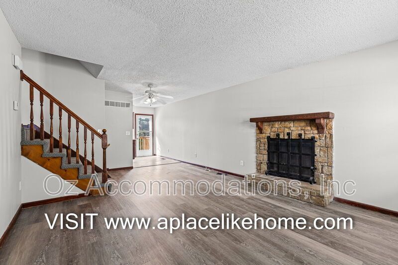 Available Now! | 1727 W Spruce St, Olathe, KS 66061 property image
