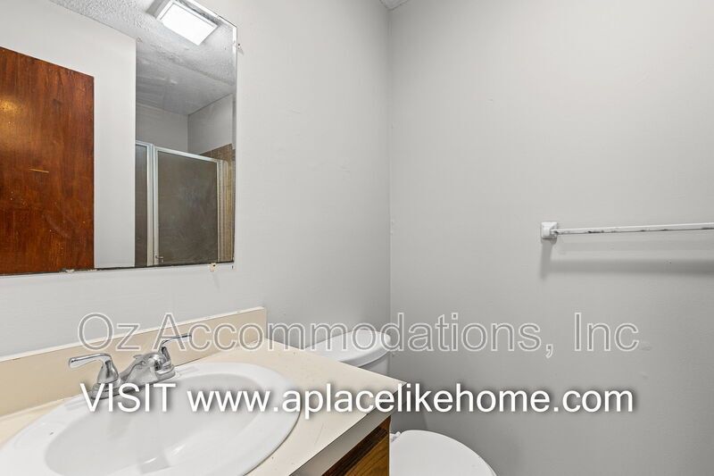 Available Now! | 1727 W Spruce St, Olathe, KS 66061 property image