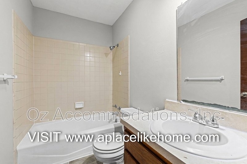 Available Now! | 1727 W Spruce St, Olathe, KS 66061 property image