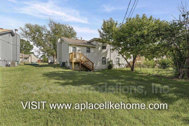 Available Now! | 1727 W Spruce St, Olathe, KS 66061 property image