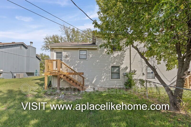 Available Now! | 1727 W Spruce St, Olathe, KS 66061 property image