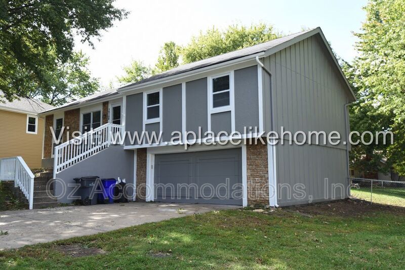 14120 S Raintree Dr Olathe, KS 66062 property image