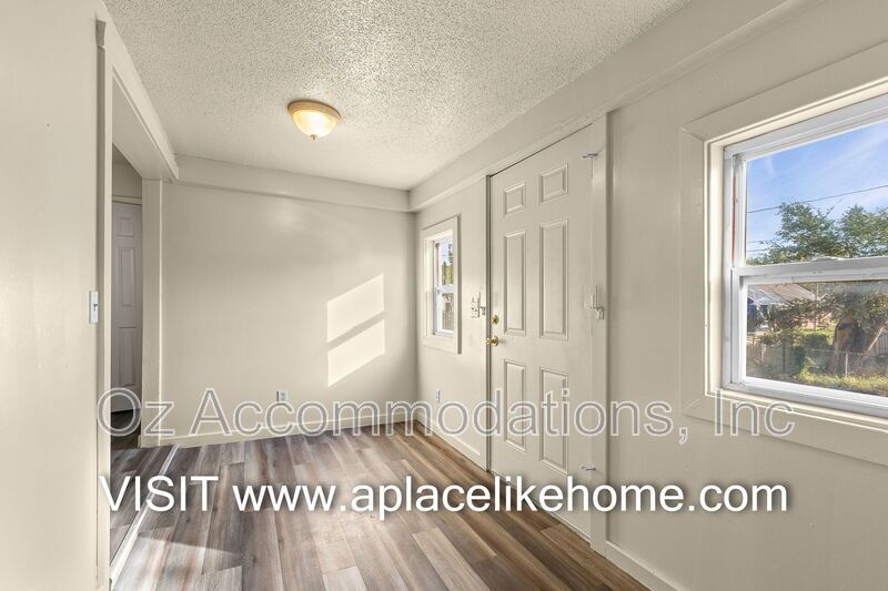 2924 N 30th St property image
