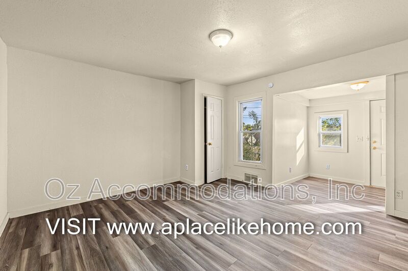 2924 N 30th St property image
