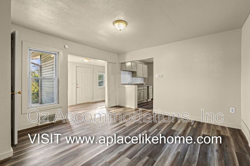 2924 N 30th St property image
