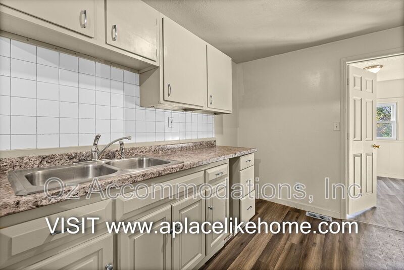 2924 N 30th St property image
