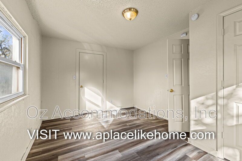 2924 N 30th St property image