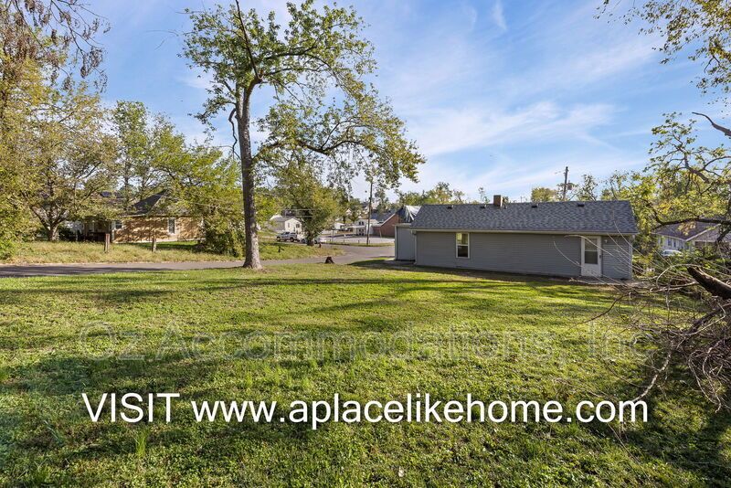 2924 N 30th St property image